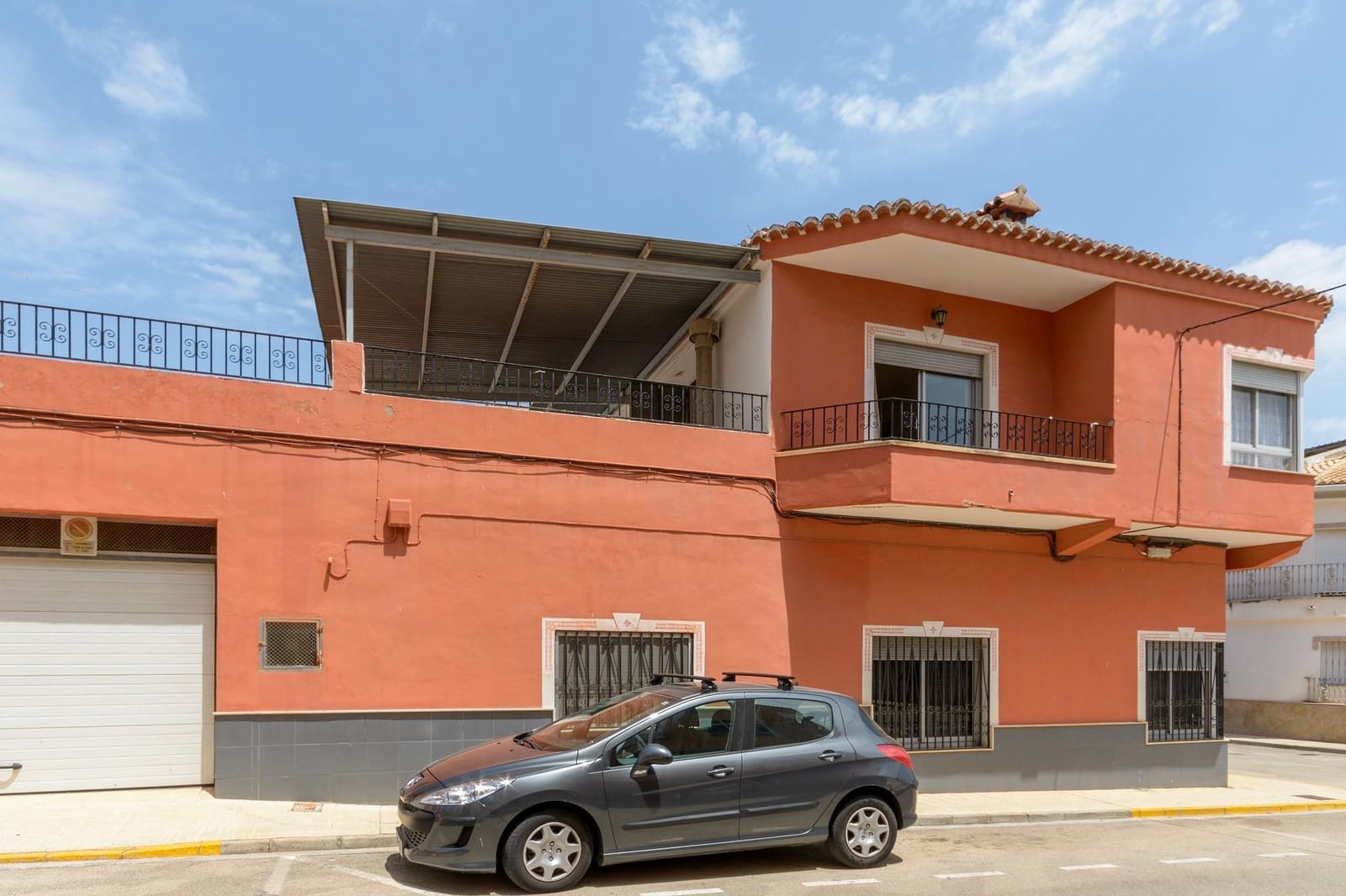 4 bedroom Townhouse for sale in Palma de Gandia with garage - € 225,000 (Ref: 9965385)