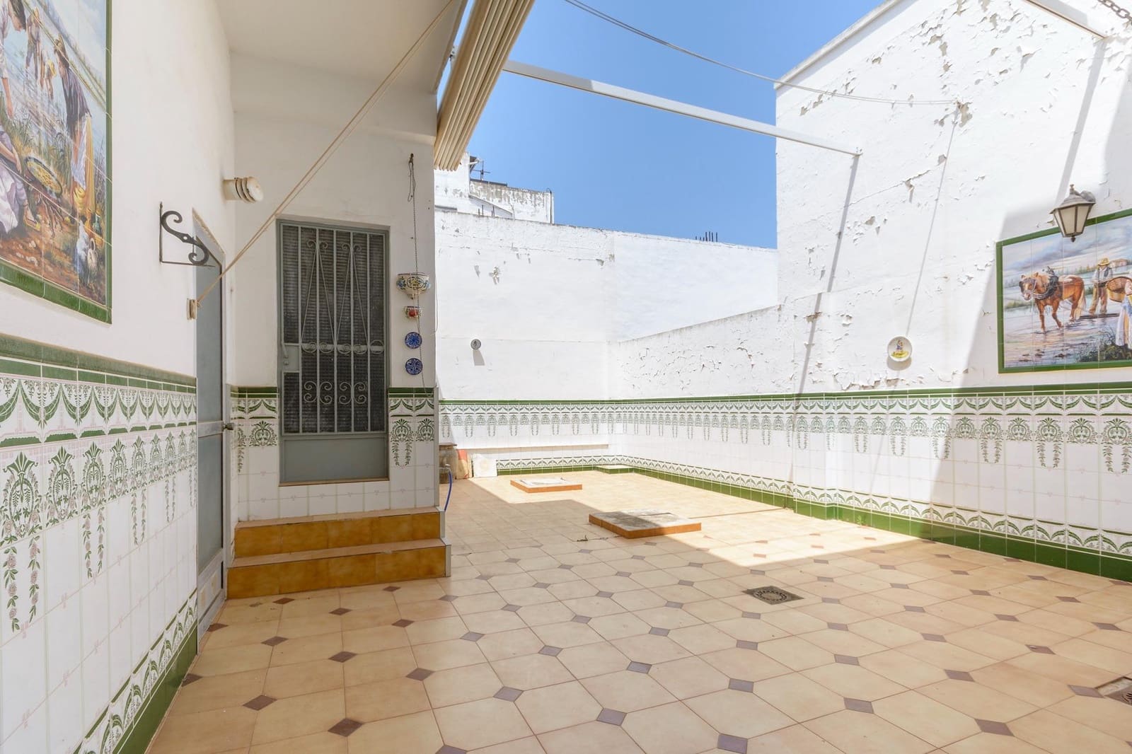 4 bedroom Townhouse for sale in Palma de Gandia with garage - € 225,000 (Ref: 9965385)