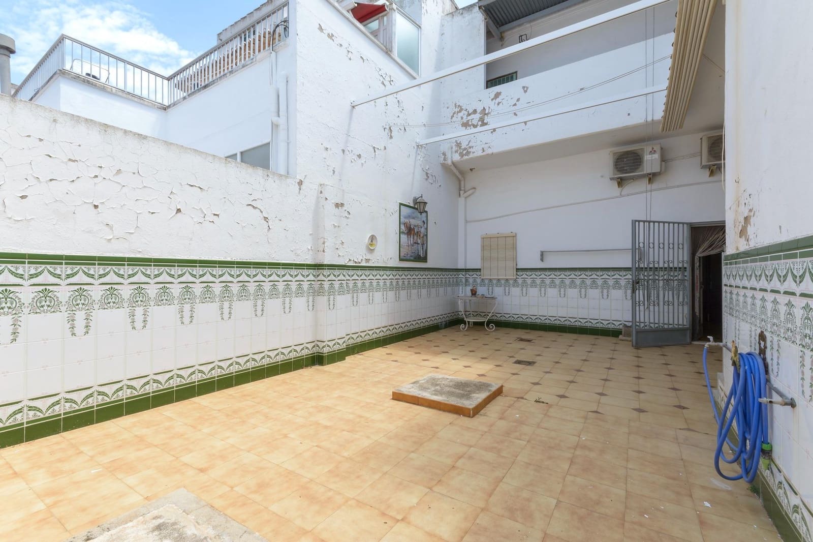 4 bedroom Townhouse for sale in Palma de Gandia with garage - € 225,000 (Ref: 9965385)