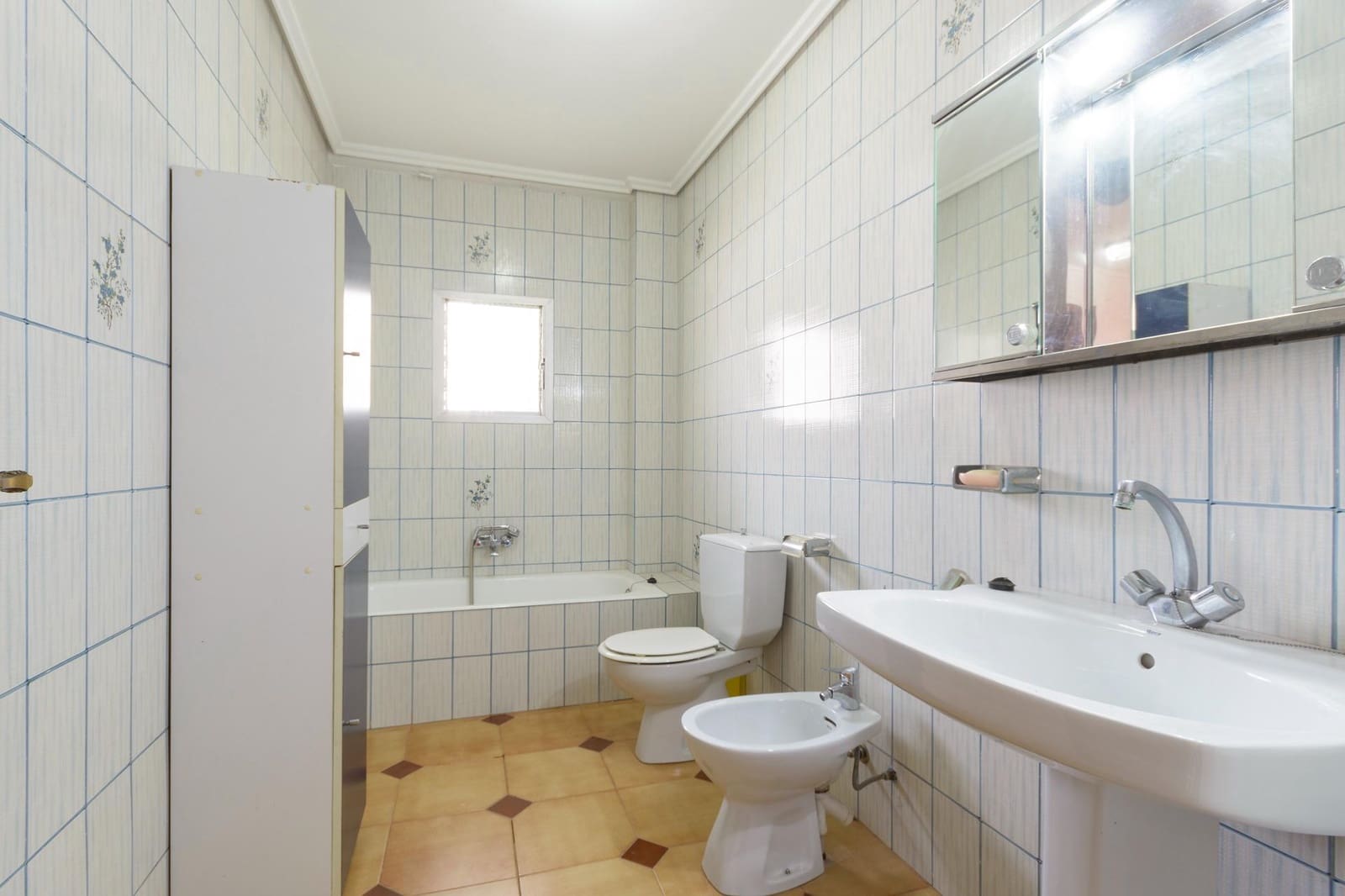 4 bedroom Townhouse for sale in Palma de Gandia with garage - € 225,000 (Ref: 9965385)