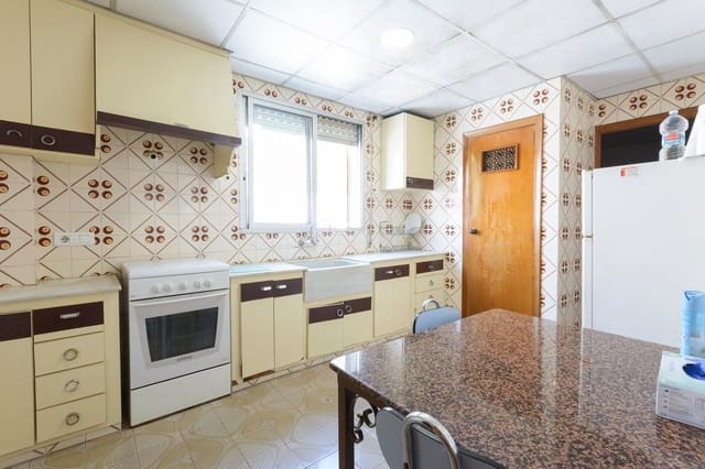 Casa de 8 habitaciones en Real de Gandía en venta con garaje - 198.000 € (Ref: 9970731)