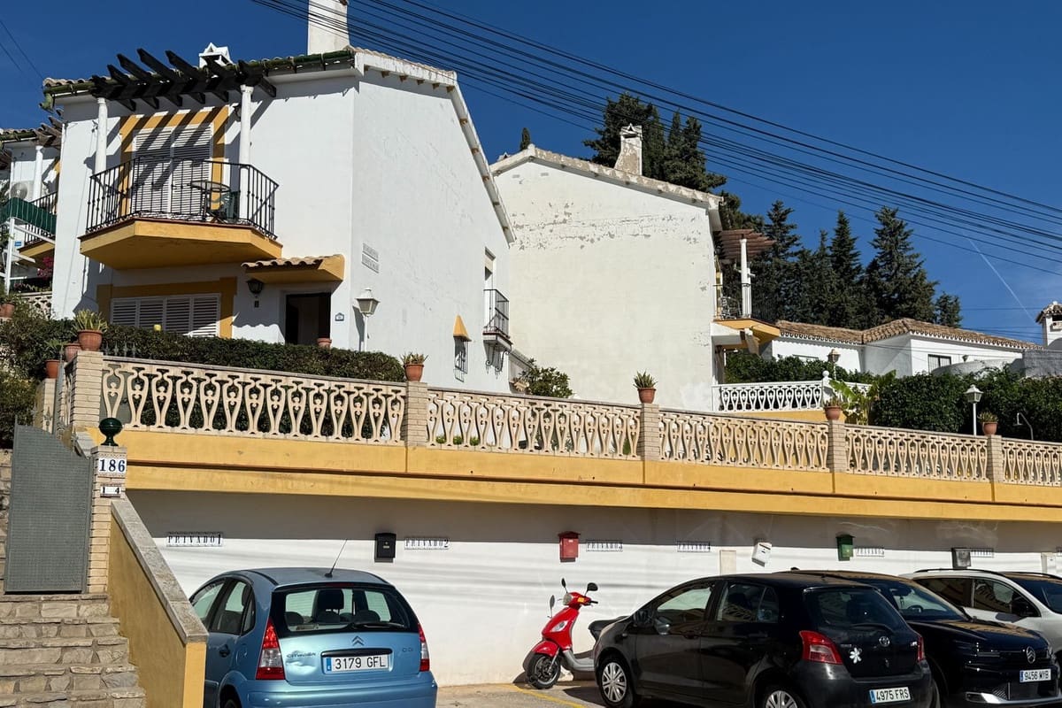 3 bedroom Townhouse for sale in Mijas Costa with pool garage - € 349,950 (Ref: 9524596)