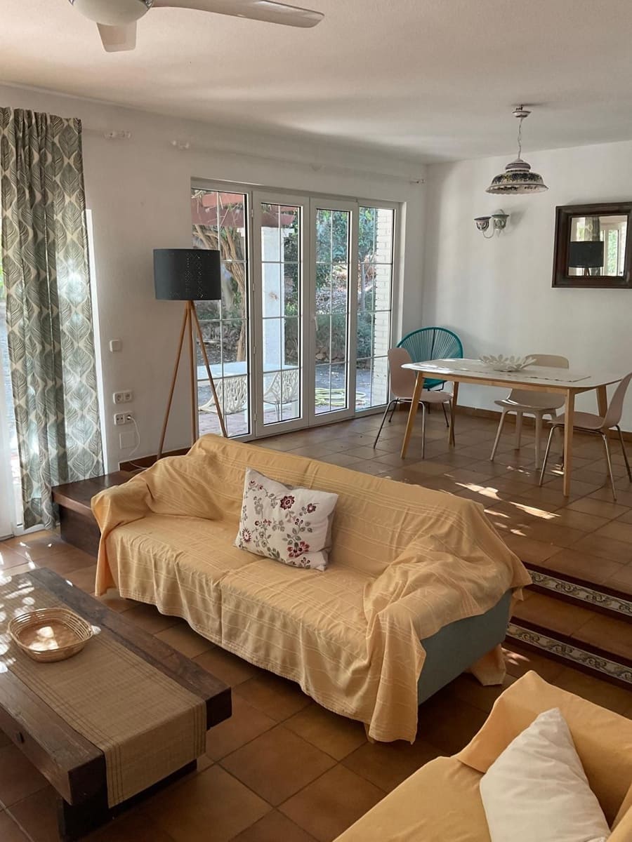 2 bedroom Villa for rent in Benalmadena with pool - € 1,650 (Ref: 9524604)