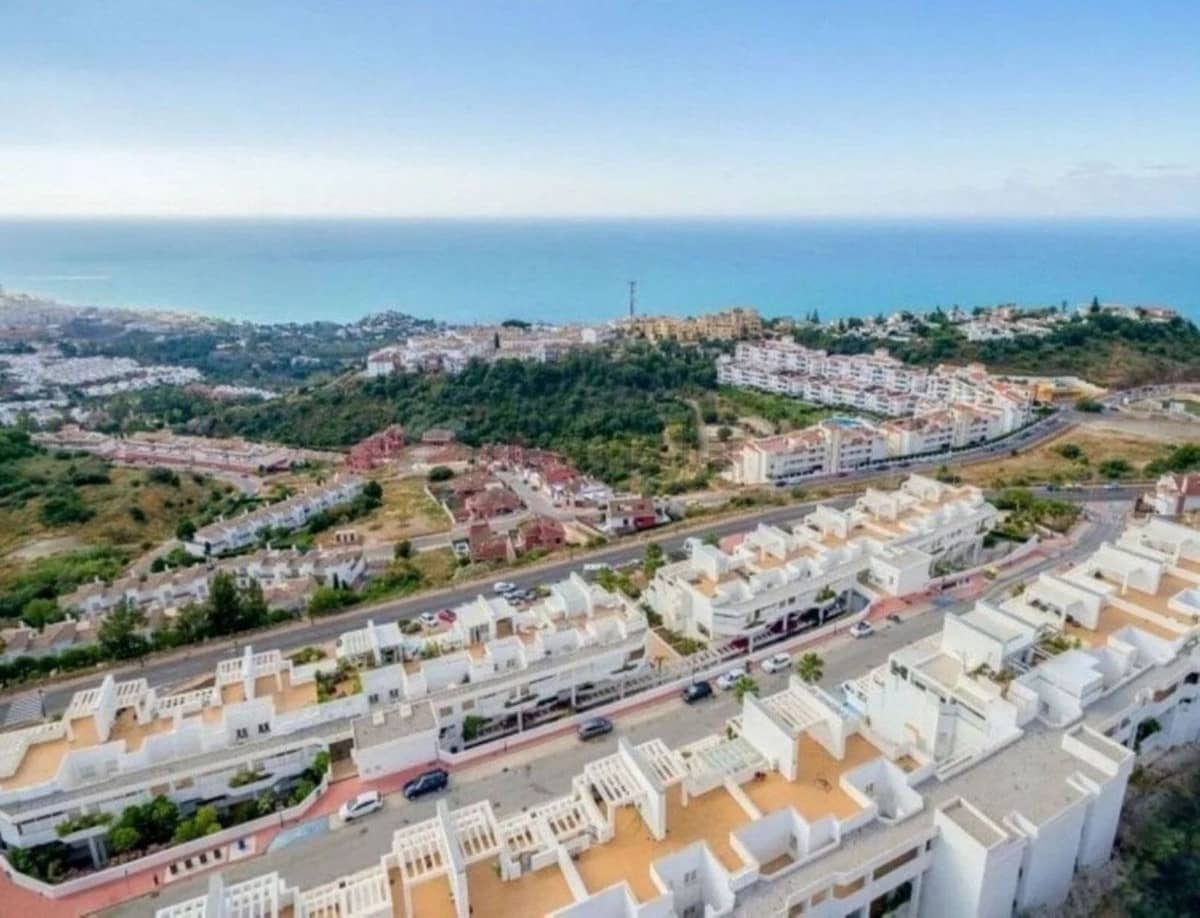 Ático de 2 habitaciones en Benalmádena en venta con piscina garaje - 589.995 € (Ref: 9524606)
