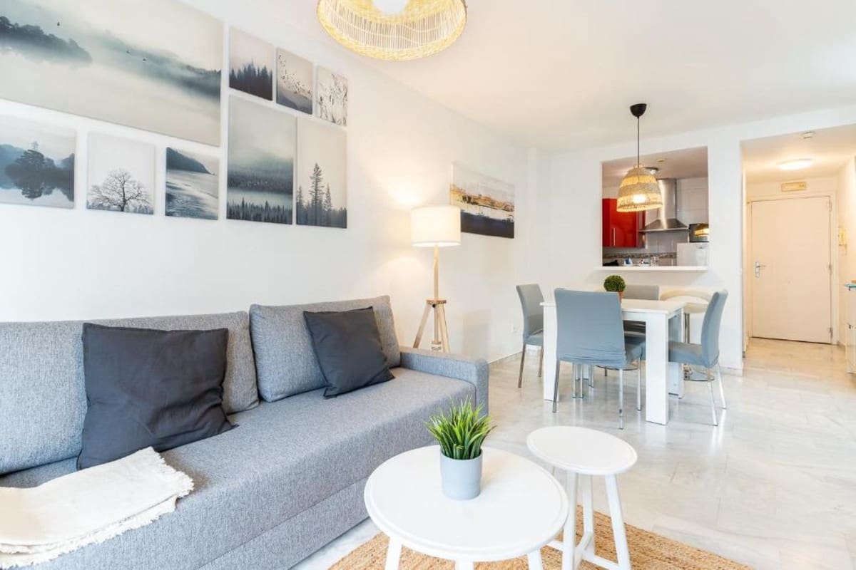 2 bedroom Apartment for sale in Benalmadena with pool - € 320,000 (Ref: 9603396)