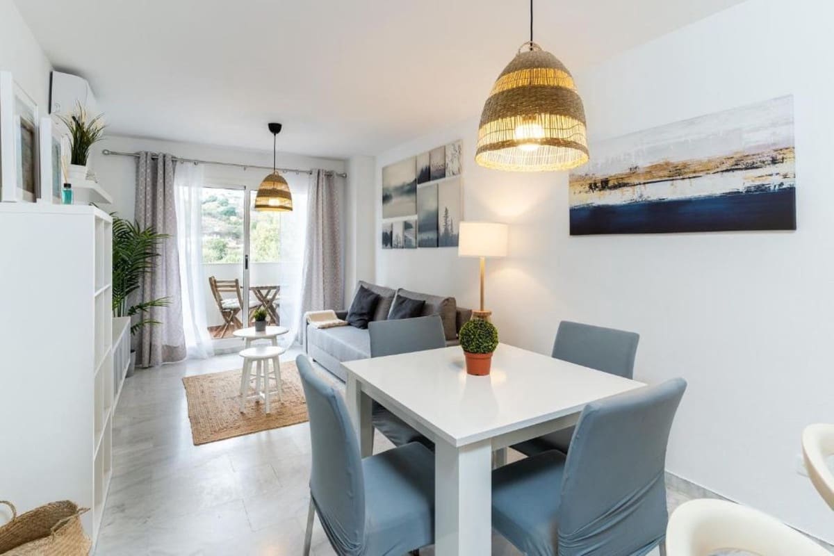 2 bedroom Apartment for sale in Benalmadena with pool - € 320,000 (Ref: 9603396)