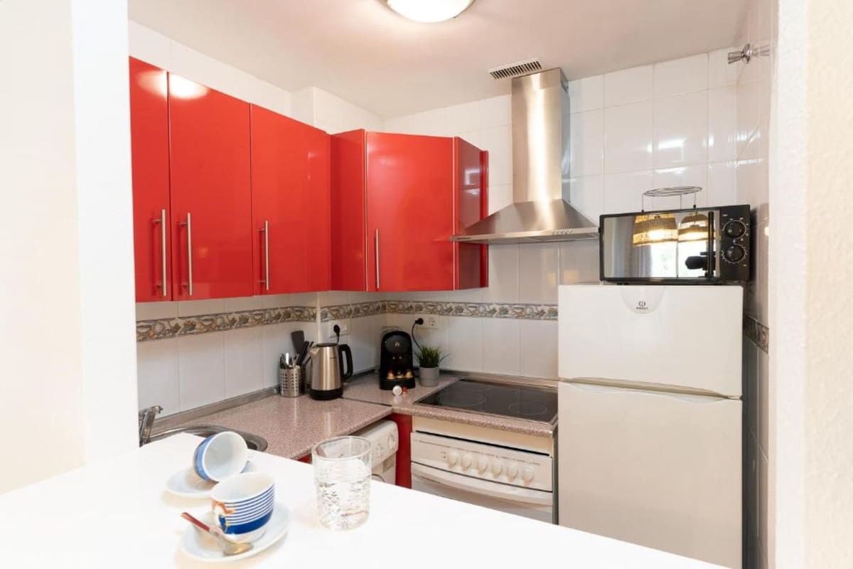 2 bedroom Apartment for sale in Benalmadena with pool - € 320,000 (Ref: 9603396)