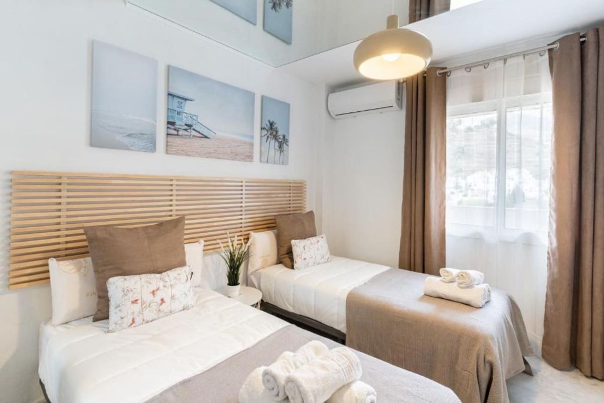 2 bedroom Apartment for sale in Benalmadena with pool - € 320,000 (Ref: 9603396)