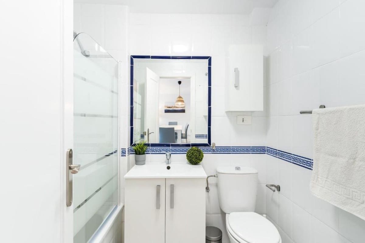 2 bedroom Apartment for sale in Benalmadena with pool - € 320,000 (Ref: 9603396)