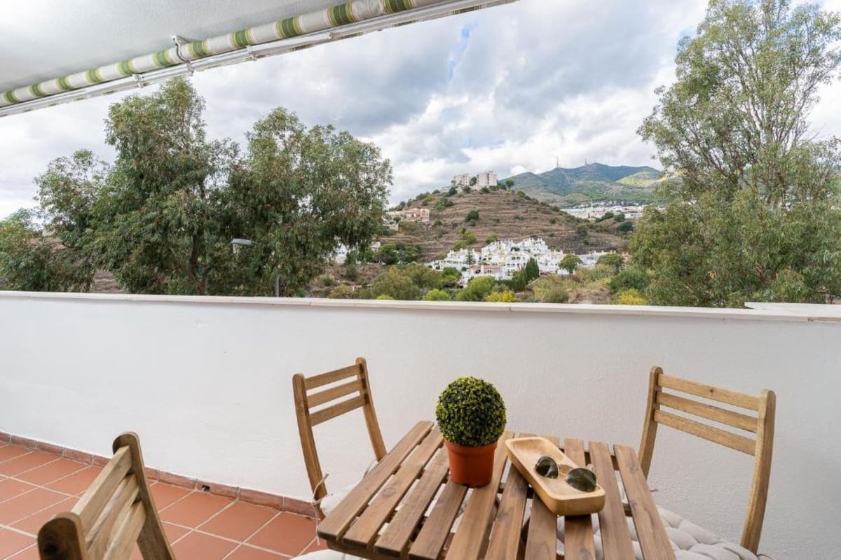 2 bedroom Apartment for sale in Benalmadena with pool - € 320,000 (Ref: 9603396)