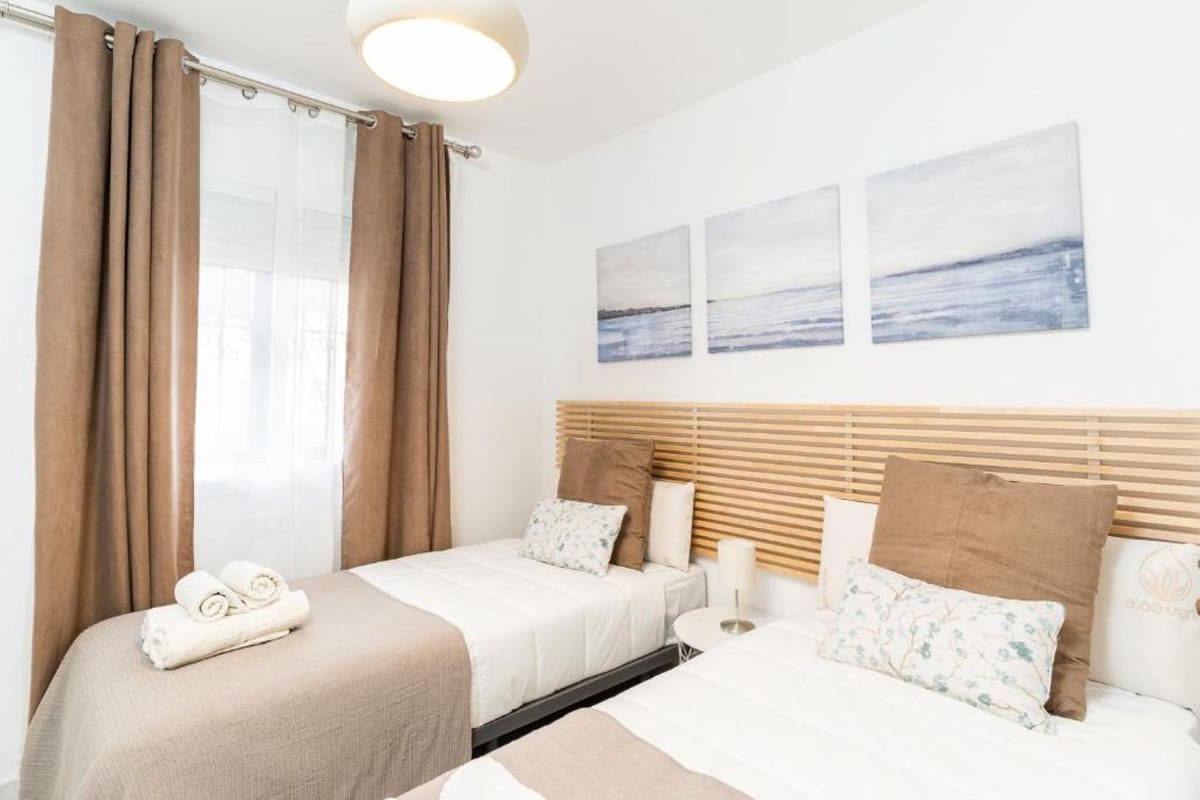 2 bedroom Apartment for sale in Benalmadena with pool - € 320,000 (Ref: 9603396)