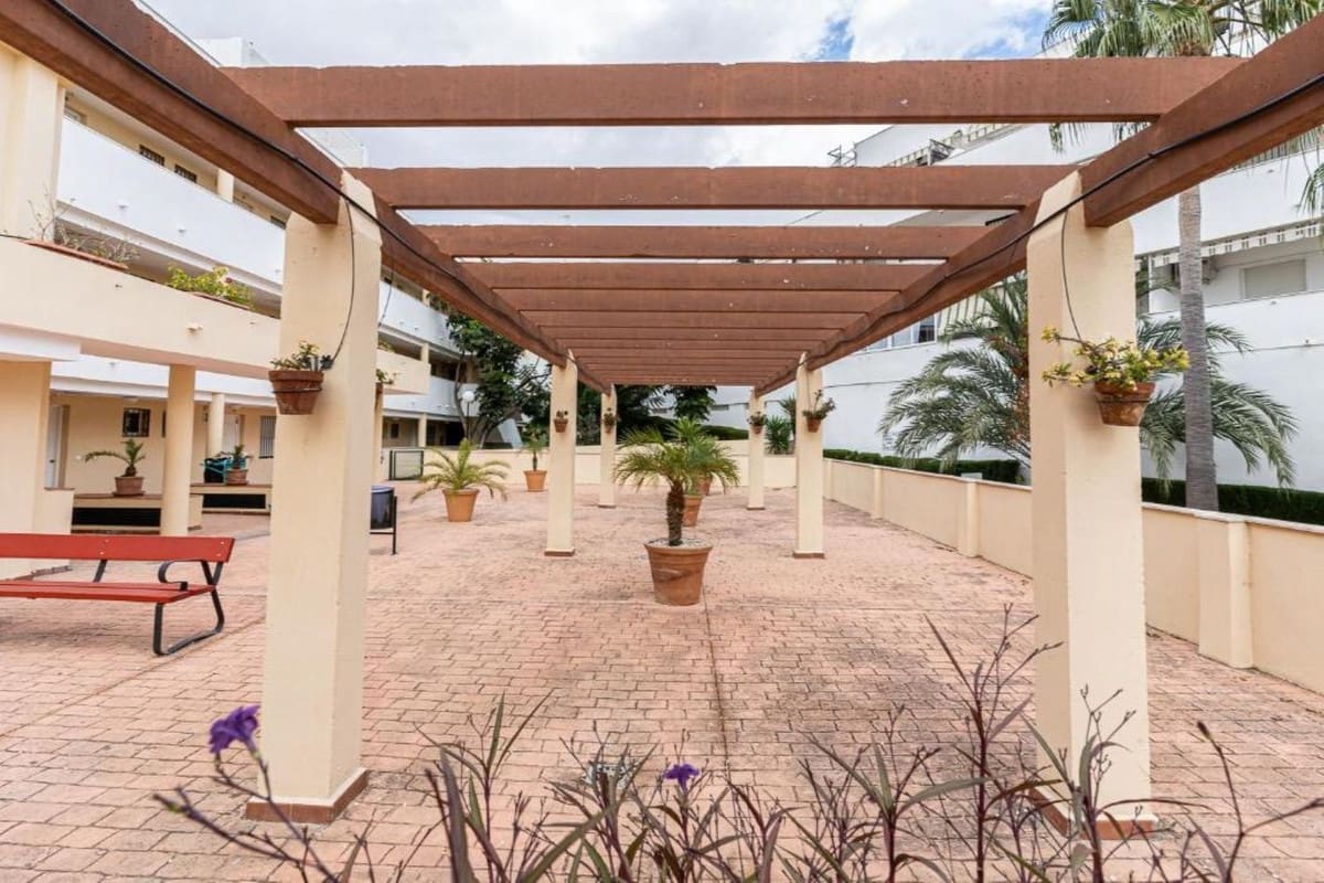 2 bedroom Apartment for sale in Benalmadena with pool - € 320,000 (Ref: 9603396)