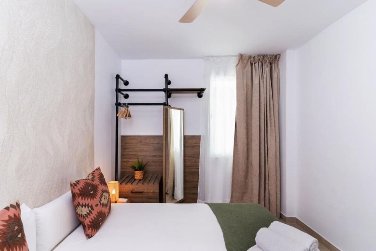 2 bedroom Apartment for sale in Benalmadena with pool - € 415,000 (Ref: 9603397)