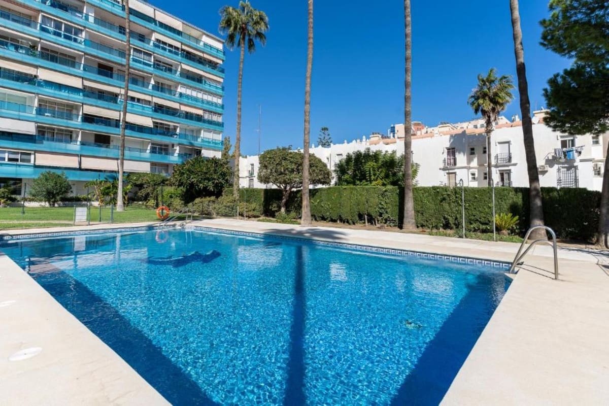 2 bedroom Apartment for sale in Benalmadena with pool - € 415,000 (Ref: 9603397)