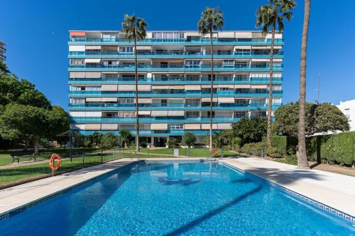 2 bedroom Apartment for sale in Benalmadena with pool - € 415,000 (Ref: 9603397)