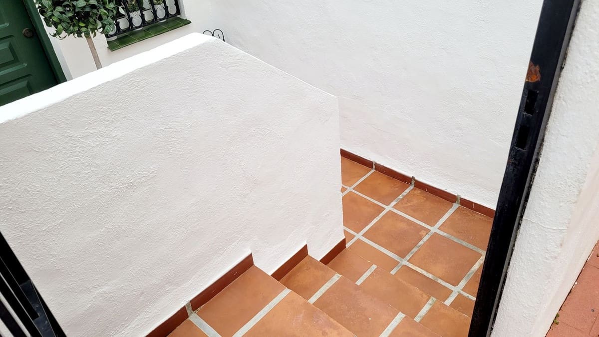 1 bedroom Townhouse for sale in Benalmadena Costa with pool garage - € 259,000 (Ref: 9641385)