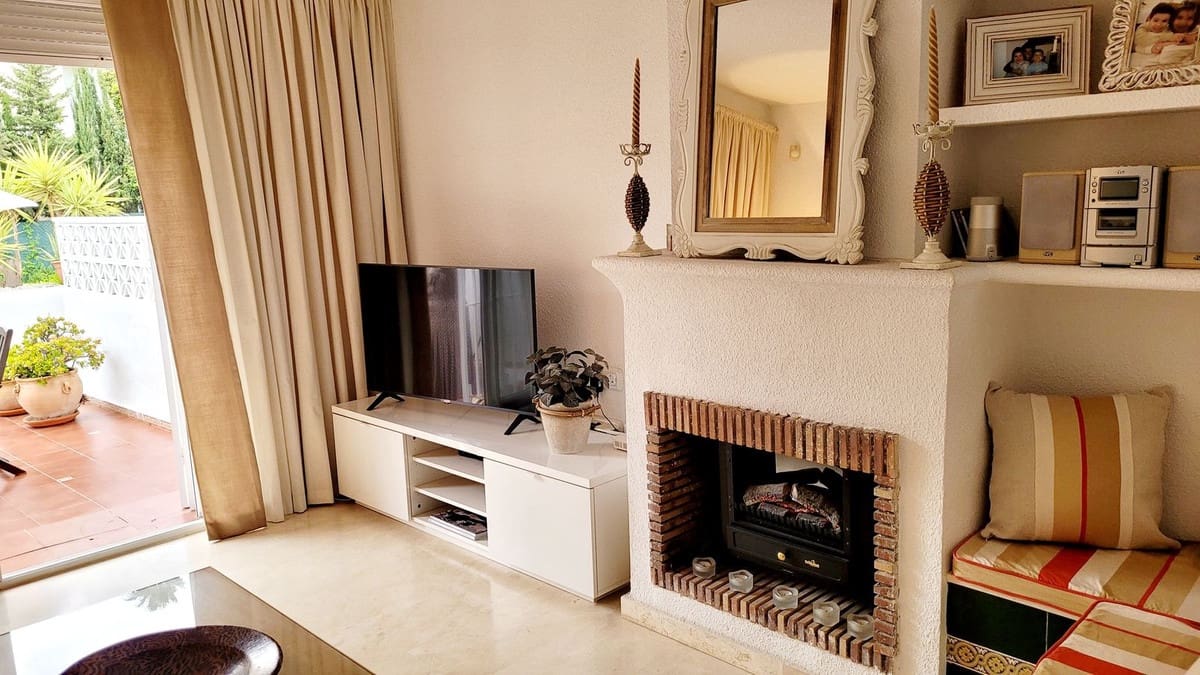 1 bedroom Townhouse for sale in Benalmadena Costa with pool garage - € 259,000 (Ref: 9641385)