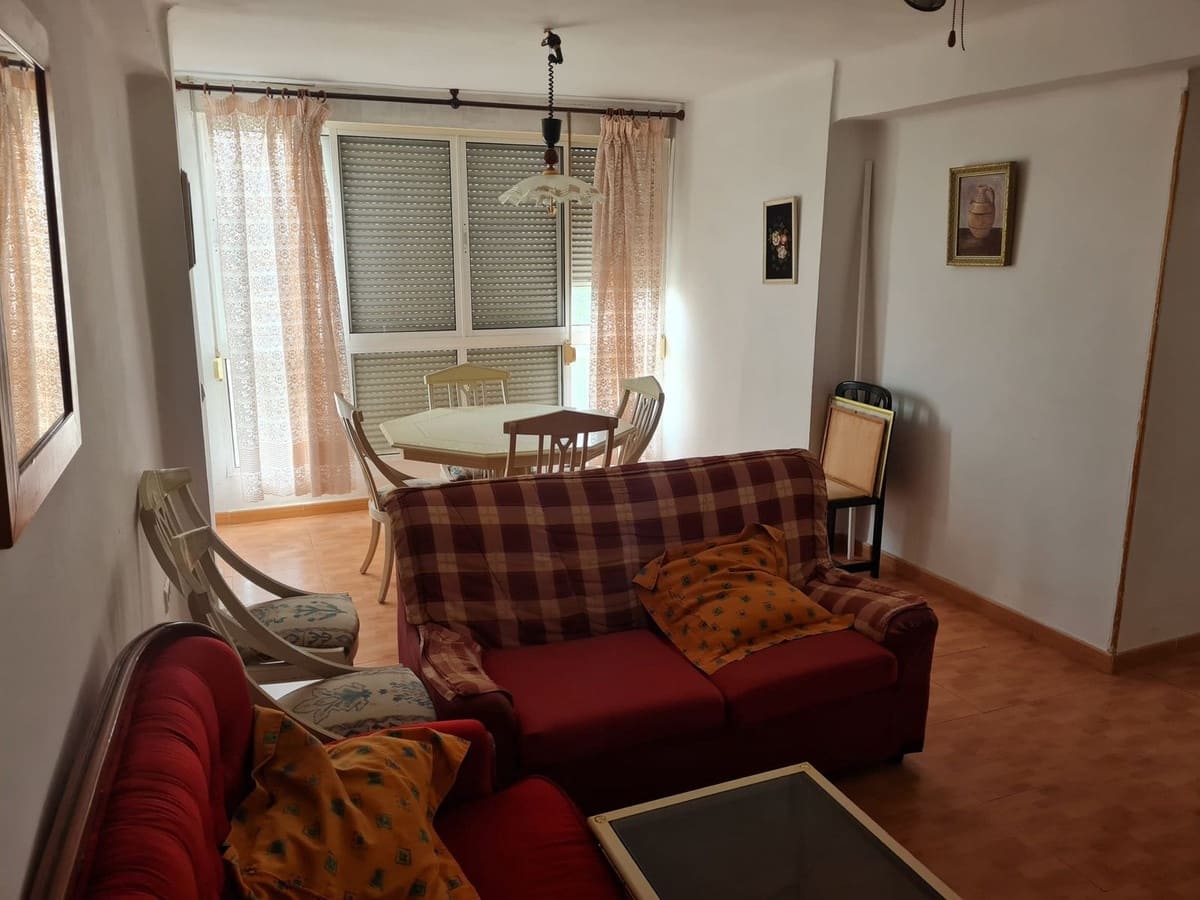 4 bedroom Apartment for sale in Torremolinos - € 220,000 (Ref: 9649914)