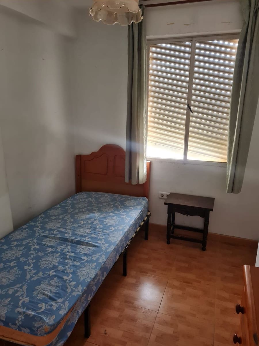 4 bedroom Apartment for sale in Torremolinos - € 220,000 (Ref: 9649914)