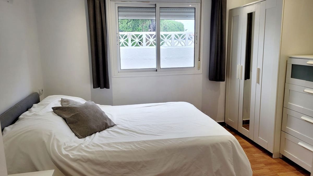 Chalet de 4 habitaciones en Benalmádena en alquiler con piscina - 3.300 € (Ref: 9674786)