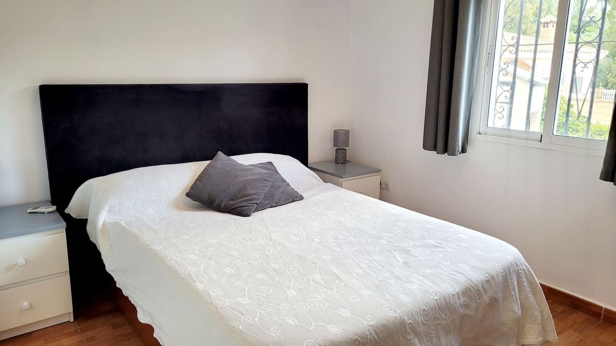 Chalet de 4 habitaciones en Benalmádena en alquiler con piscina - 3.300 € (Ref: 9674786)