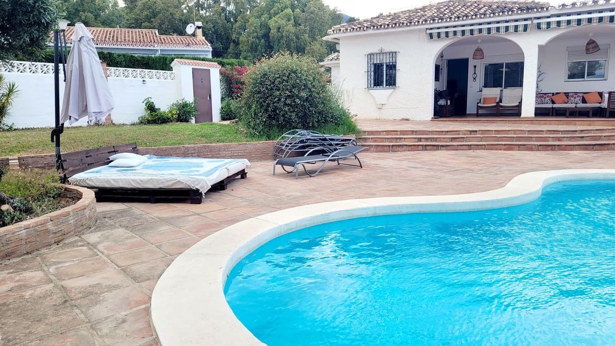 Chalet de 4 habitaciones en Benalmádena en alquiler con piscina - 3.300 € (Ref: 9674786)