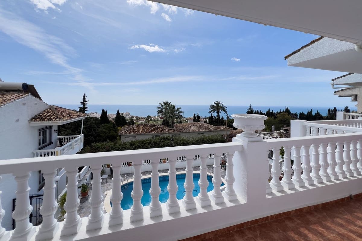 3 bedroom Townhouse for sale in Benalmadena with pool garage - € 495,000 (Ref: 9720500)
