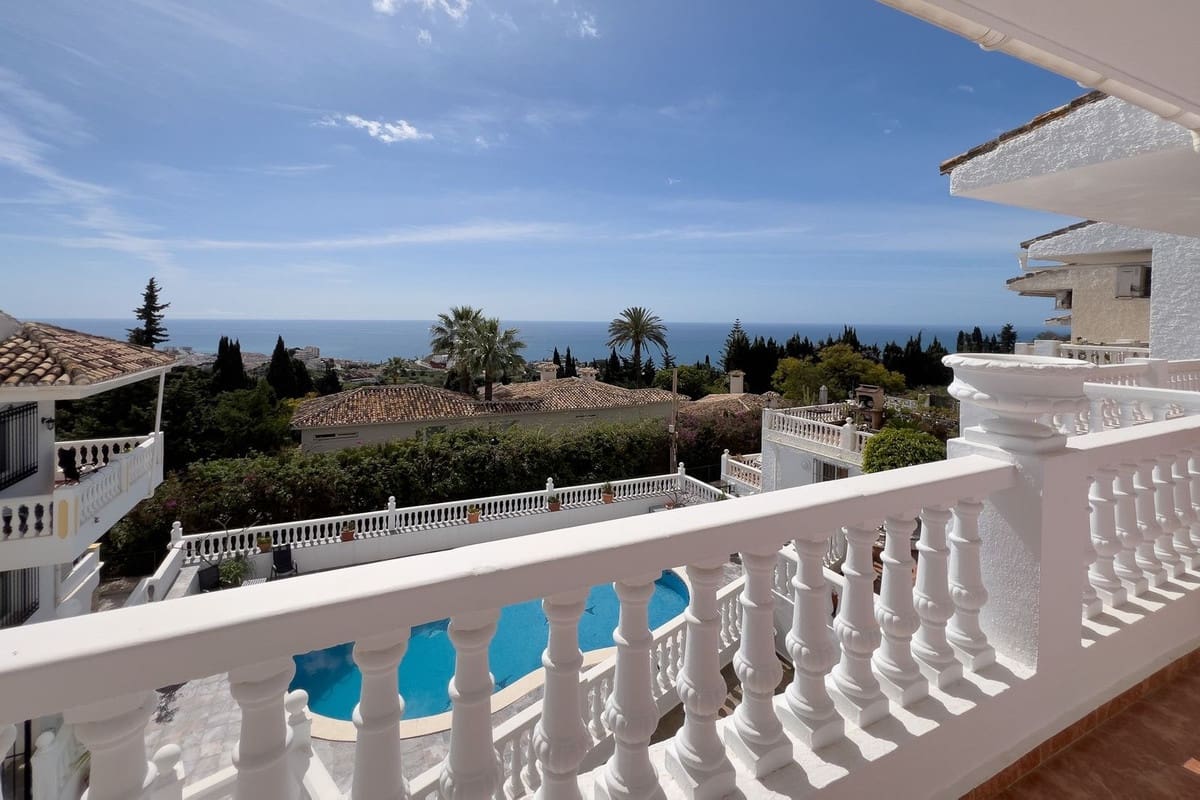 3 bedroom Townhouse for sale in Benalmadena with pool garage - € 495,000 (Ref: 9720500)