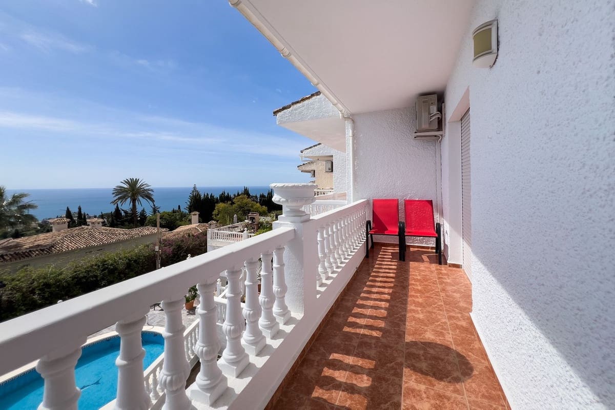 3 bedroom Townhouse for sale in Benalmadena with pool garage - € 495,000 (Ref: 9720500)