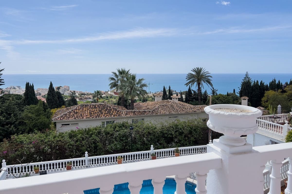 3 bedroom Townhouse for sale in Benalmadena with pool garage - € 495,000 (Ref: 9720500)