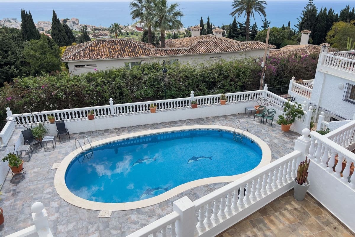 3 bedroom Townhouse for sale in Benalmadena with pool garage - € 495,000 (Ref: 9720500)