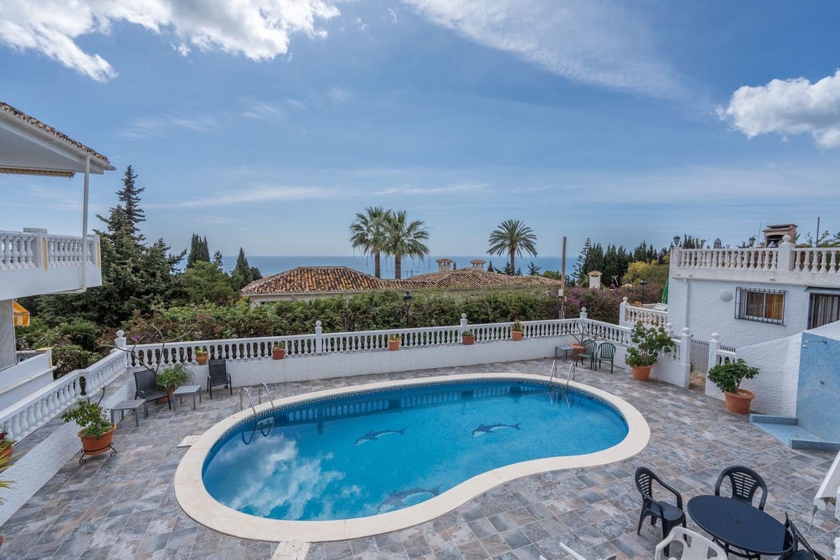 3 bedroom Townhouse for sale in Benalmadena with pool garage - € 495,000 (Ref: 9720500)