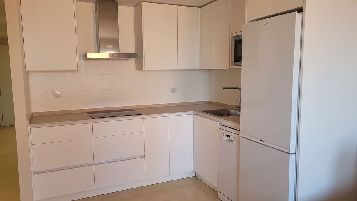 2 bedroom Apartment for rent in Benalmadena - € 1,300 (Ref: 9733644)