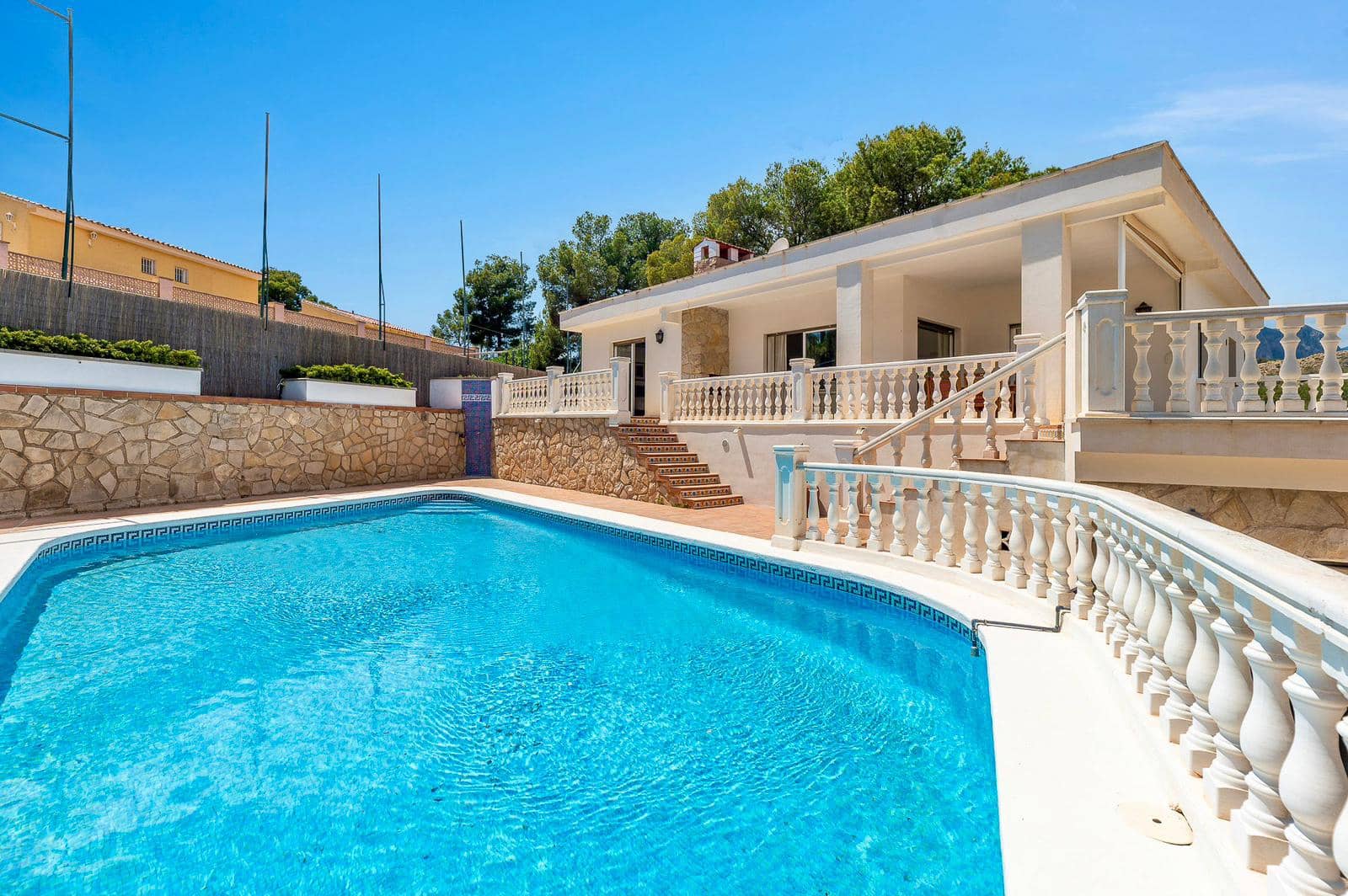 3 bedroom Villa for sale in Alfaz del Pi / L'Alfas del Pi with pool garage - € 629,000 (Ref: 9416196)