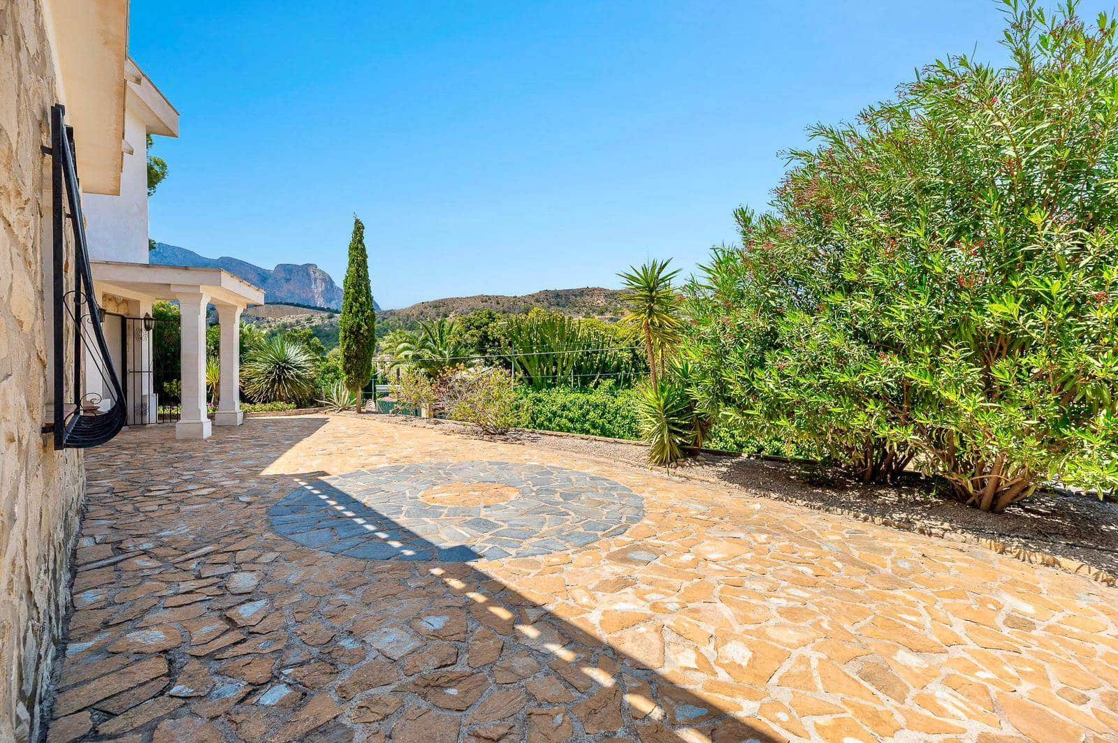 3 bedroom Villa for sale in Alfaz del Pi / L'Alfas del Pi with pool garage - € 629,000 (Ref: 9416196)