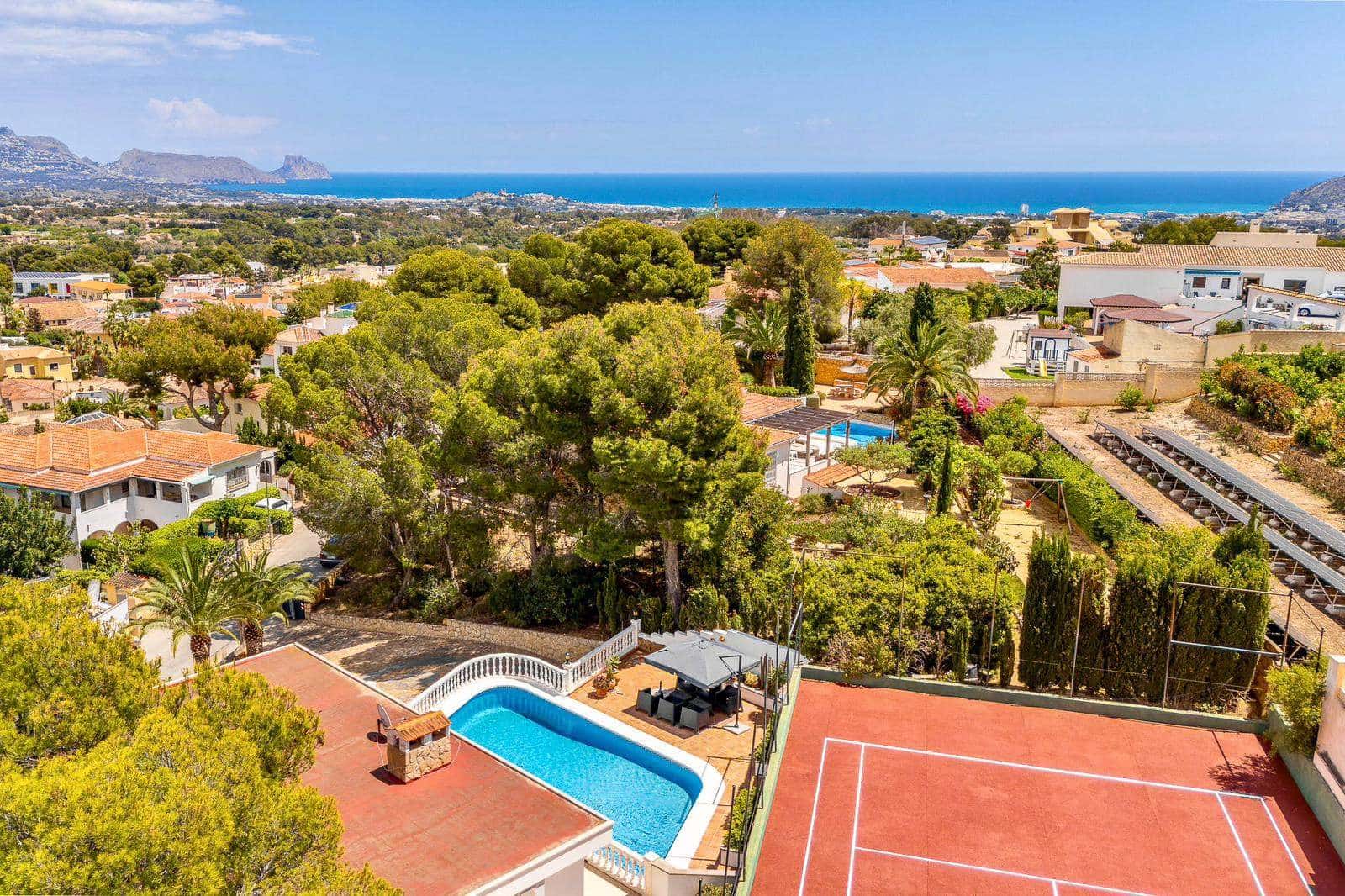 3 bedroom Villa for sale in Alfaz del Pi / L'Alfas del Pi with pool garage - € 629,000 (Ref: 9416196)