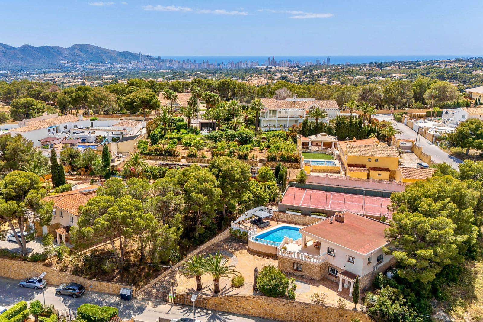 3 bedroom Villa for sale in Alfaz del Pi / L'Alfas del Pi with pool garage - € 629,000 (Ref: 9416196)