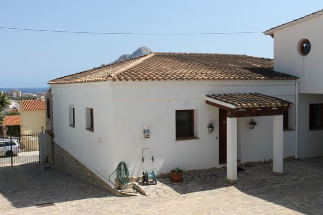 4 soveværelse Villa til salg i Calpe / Calp med swimmingpool garage - € 665.000 (Ref: 9416201)