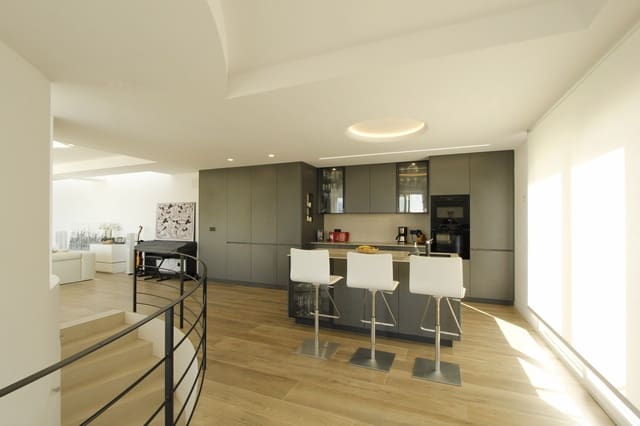 4 makuuhuone Huvila myytävänä paikassa Altea mukana uima-altaan 
autotalli - 1 750 000 € (Ref: 9416203)