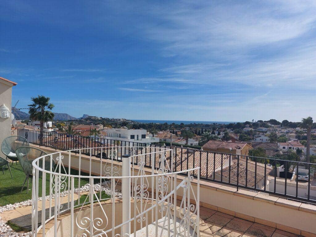 6 makuuhuone Huvila myytävänä paikassa Alfaz del Pi / L'Alfas del Pi mukana uima-altaan 
autotalli - 725 000 € (Ref: 9416204)