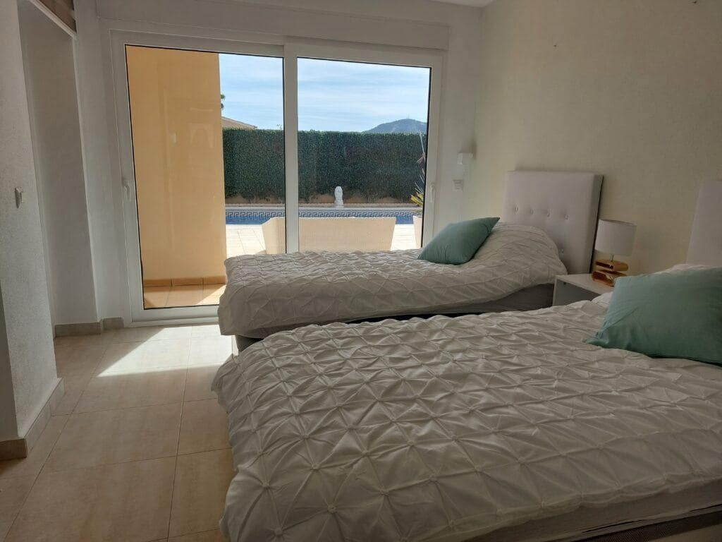 6 makuuhuone Huvila myytävänä paikassa Alfaz del Pi / L'Alfas del Pi mukana uima-altaan 
autotalli - 725 000 € (Ref: 9416204)