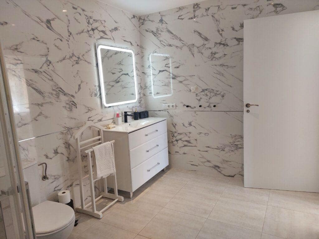 6 makuuhuone Huvila myytävänä paikassa Alfaz del Pi / L'Alfas del Pi mukana uima-altaan 
autotalli - 725 000 € (Ref: 9416204)