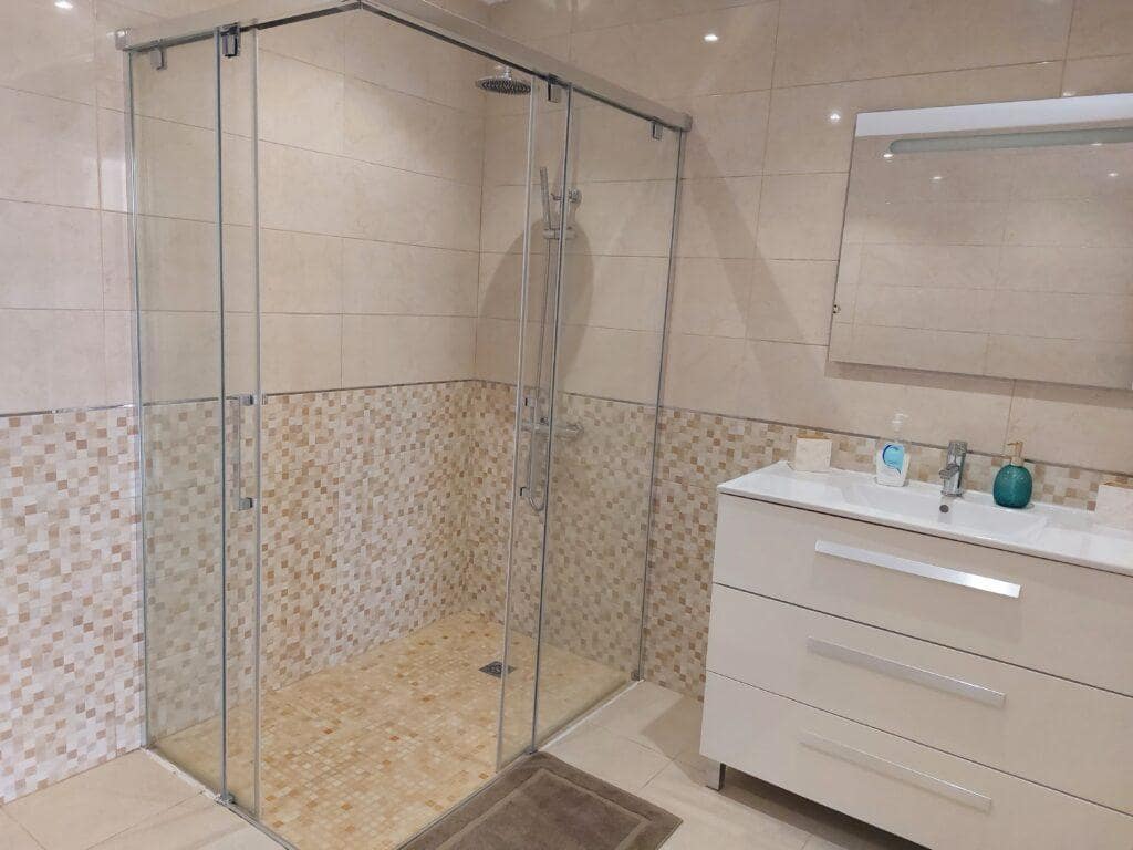 6 makuuhuone Huvila myytävänä paikassa Alfaz del Pi / L'Alfas del Pi mukana uima-altaan 
autotalli - 725 000 € (Ref: 9416204)