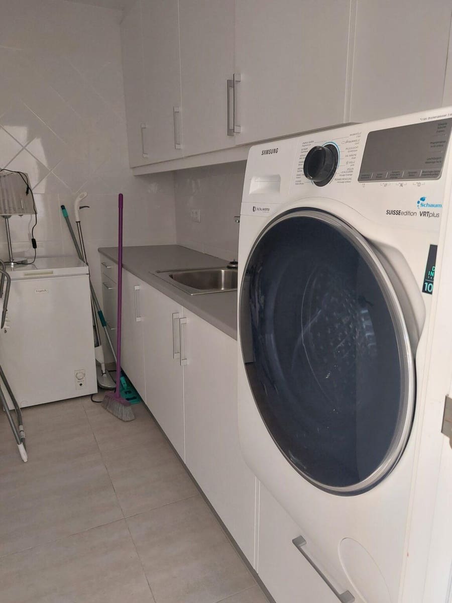 6 makuuhuone Huvila myytävänä paikassa Alfaz del Pi / L'Alfas del Pi mukana uima-altaan 
autotalli - 725 000 € (Ref: 9416204)