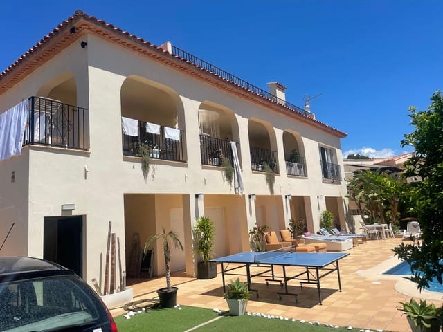 6 makuuhuone Huvila myytävänä paikassa Alfaz del Pi / L'Alfàs del Pi mukana uima-altaan 
autotalli - 725 000 € (Ref: 9416204)