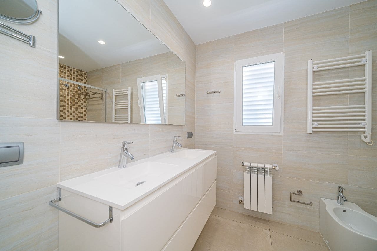 4 makuuhuone Huvila myytävänä paikassa Albir mukana uima-altaan 
autotalli - 975 000 € (Ref: 9416214)