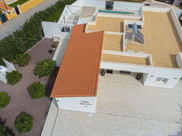 4 makuuhuone Huvila myytävänä paikassa Albir, Alfaz del Pi / L'Alfàs del Pi mukana uima-altaan 
autotalli - 975 000 € (Ref: 9416214)