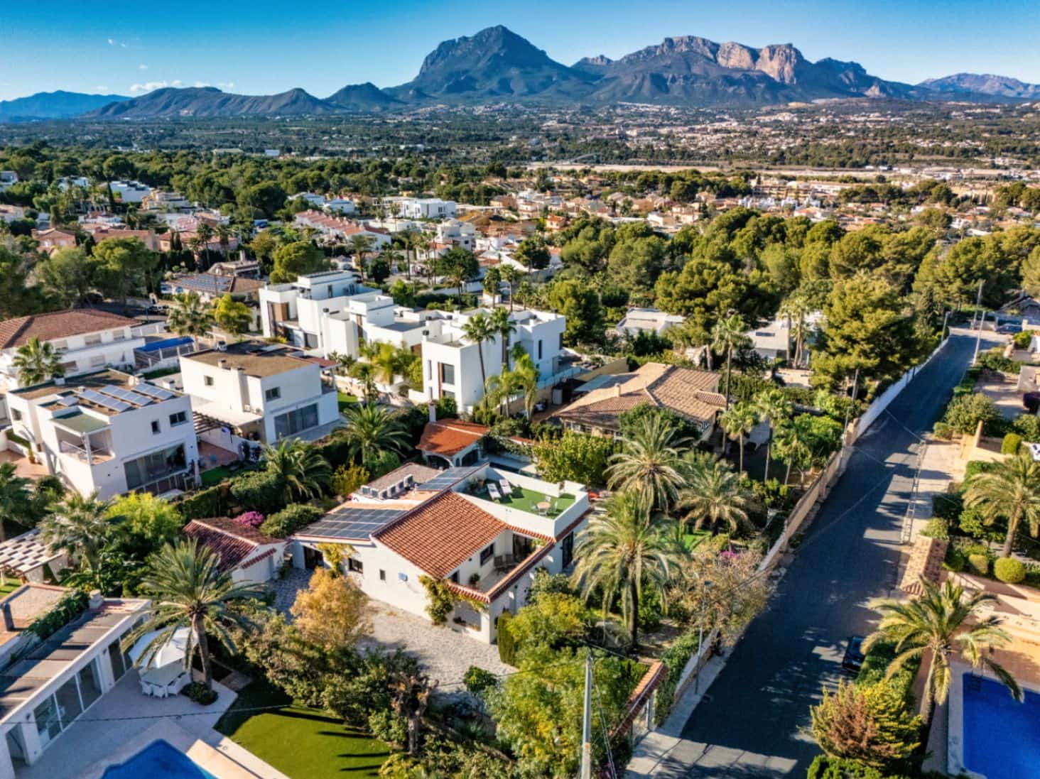 4 sypialnia Willa na sprzedaż w Albir z basenem garażem - 1 200 000 € (Ref: 9417913)