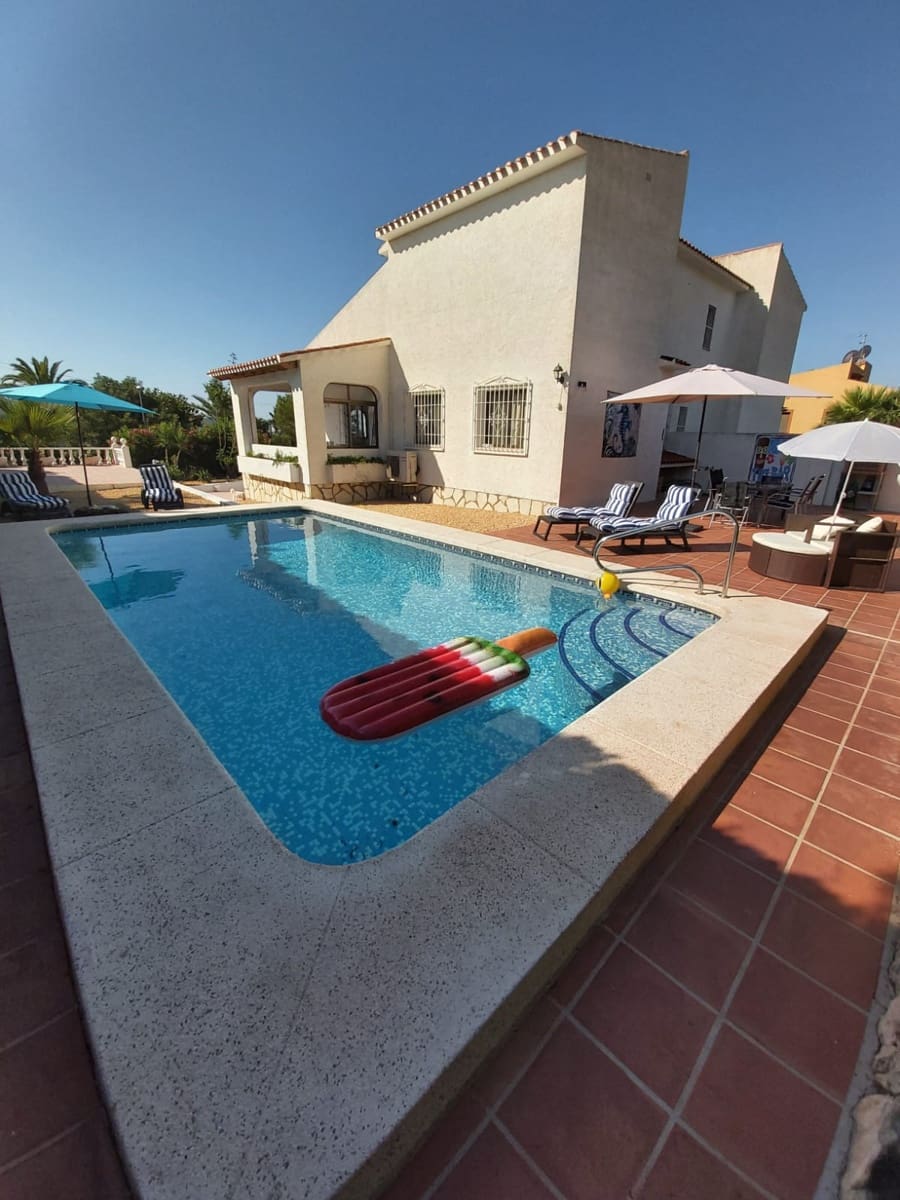 3 Zimmer Villa zu verkaufen in La Nucia mit Pool Garage - 399.000 € (Ref: 9417931)