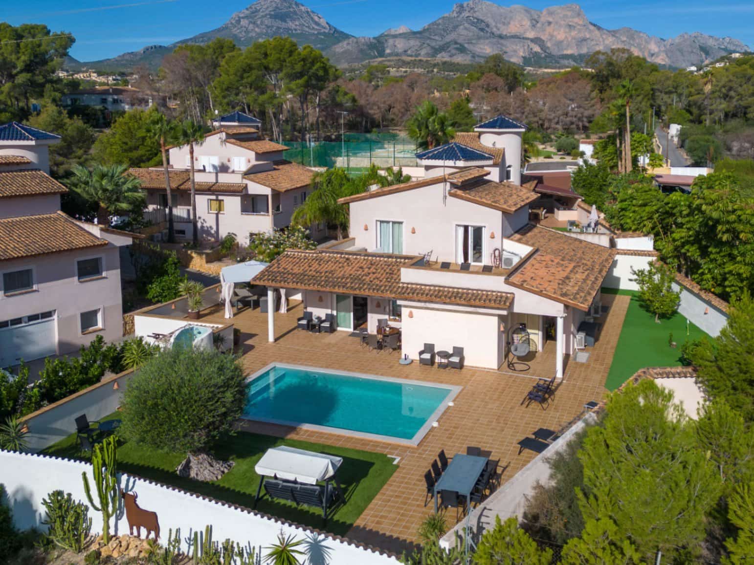 5 soverom Villa til salgs i Alfaz del Pi / L'Alfas del Pi med svømmebasseng garasje - € 795 000 (Ref: 9417934)